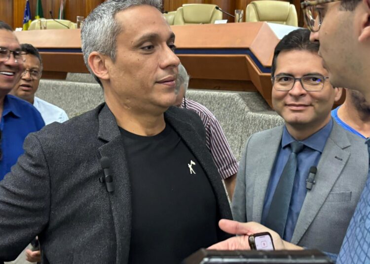 Deputado Gustavo Gayer durante entrevista coletiva | Foto: Dayrel Godinho