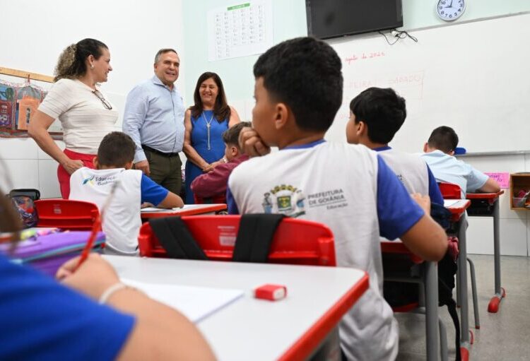 Prefeito Sandro Mabel em uma unidade da Rede Municipal de Educação | Foto: Divulgação