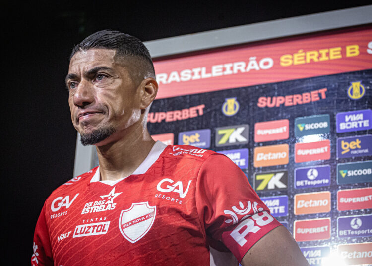 Ralf se despede do Vila Nova após 160 jogos e título histórico